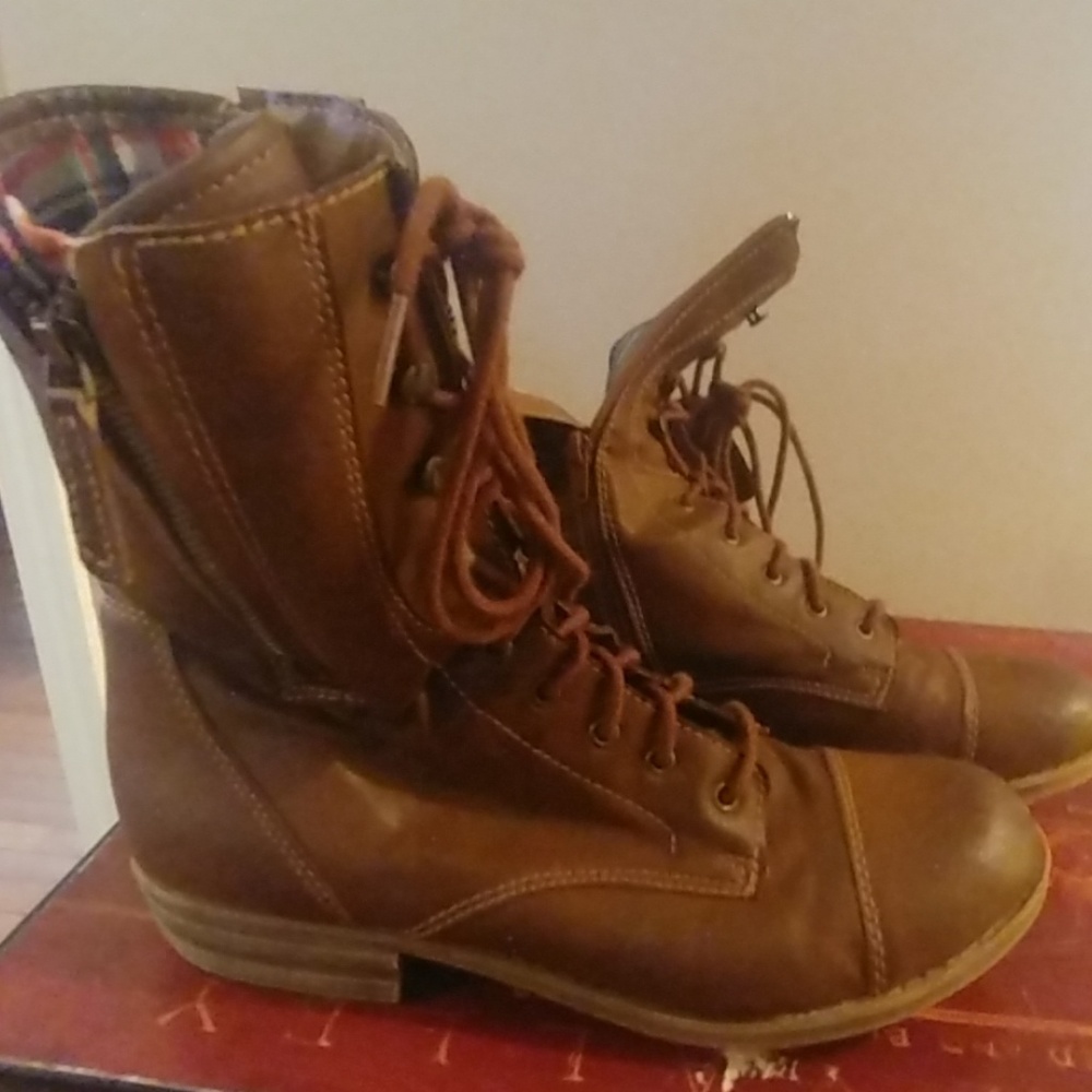 Ladies Sz 12 Lace up Boots